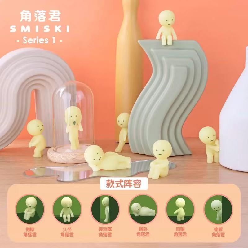 SMISKI GLOW IN DARK FIGURE SERIES ver 1