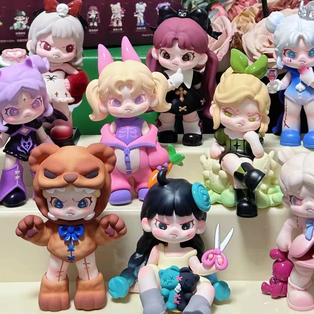 DORA IDEAL WORLD Figures