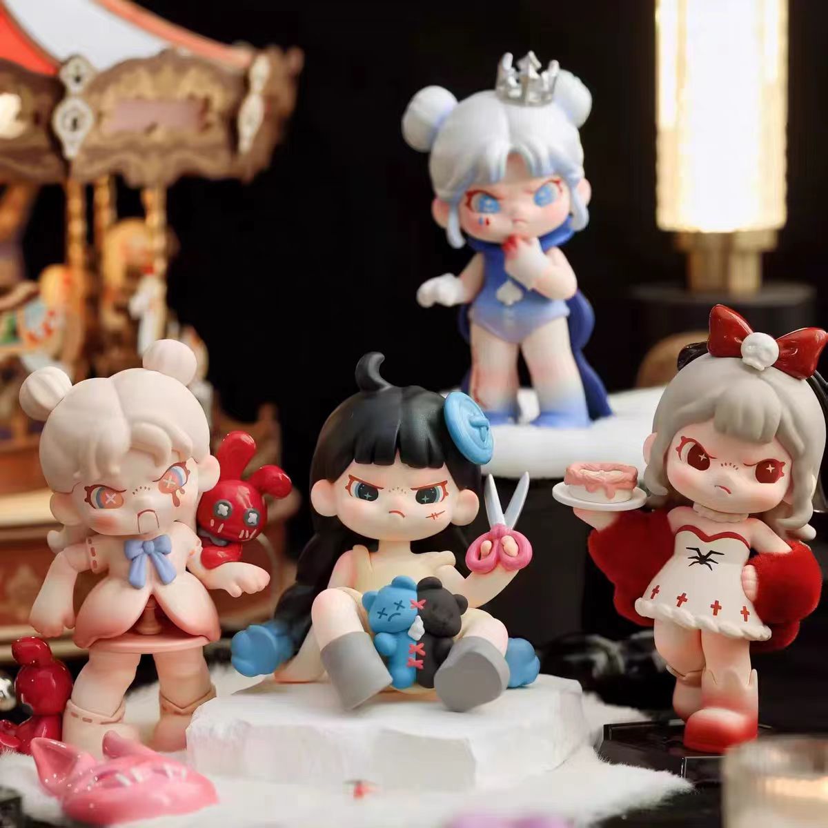 DORA IDEAL WORLD Figures