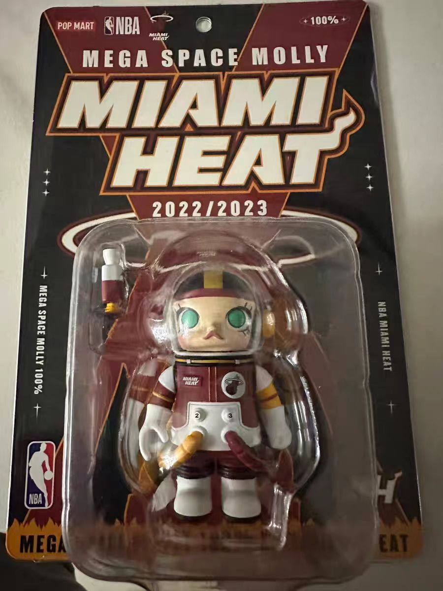 Mega Space Molly 100% NBA series(pre order)