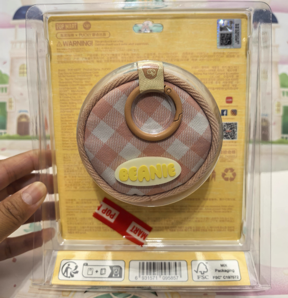 PUCKY EGG BEANIE EARPHONE CASE