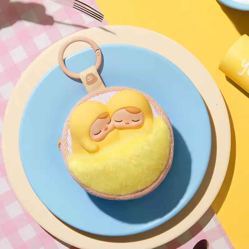 PUCKY EGG BEANIE EARPHONE CASE