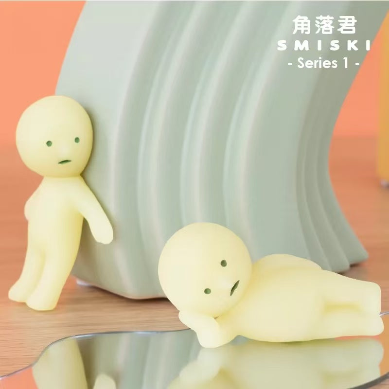 SMISKI GLOW IN DARK FIGURE SERIES ver 1