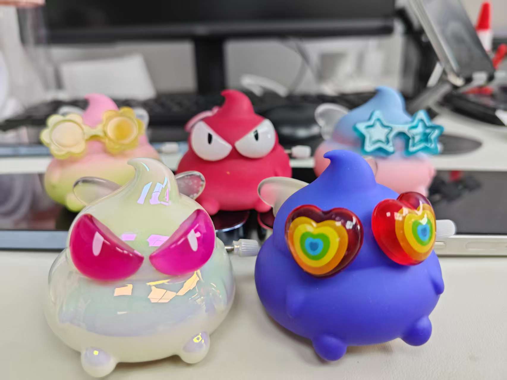 EMMMKU Wind-up movable shit